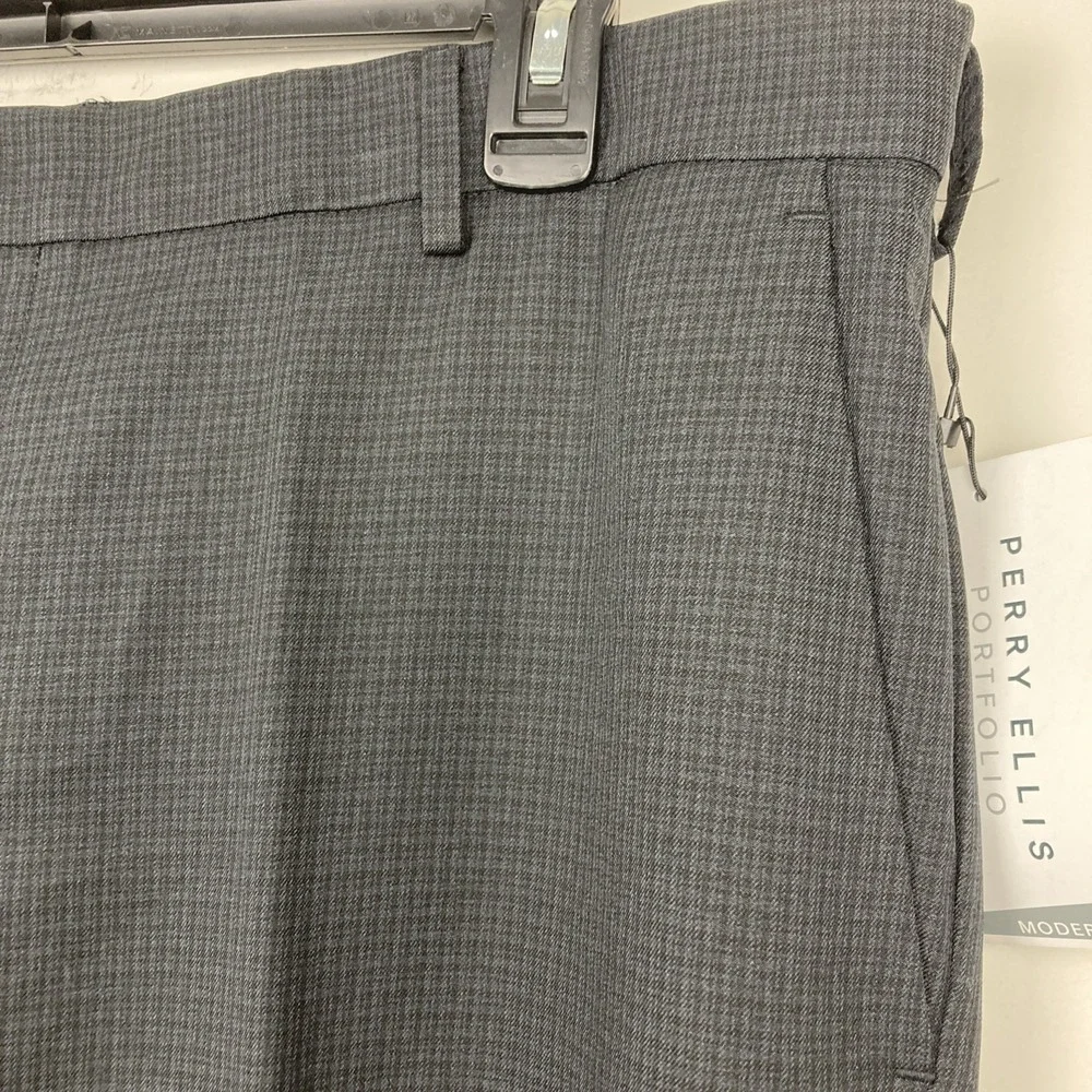 Perry Ellis Modern-Fit Flat Front Dress Pants 40W 32L‎ Black Grey Plaid